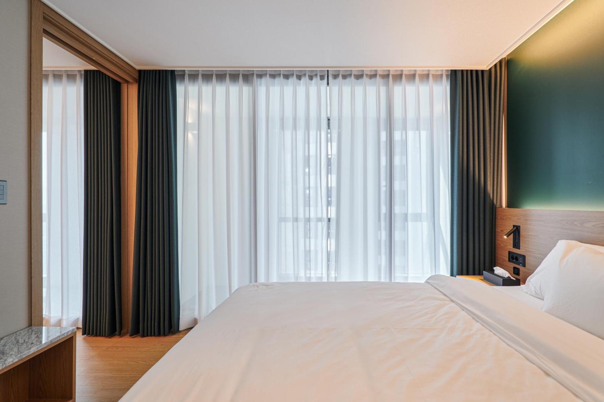 Sienna Ambassador Residence Пусан Экстерьер фото